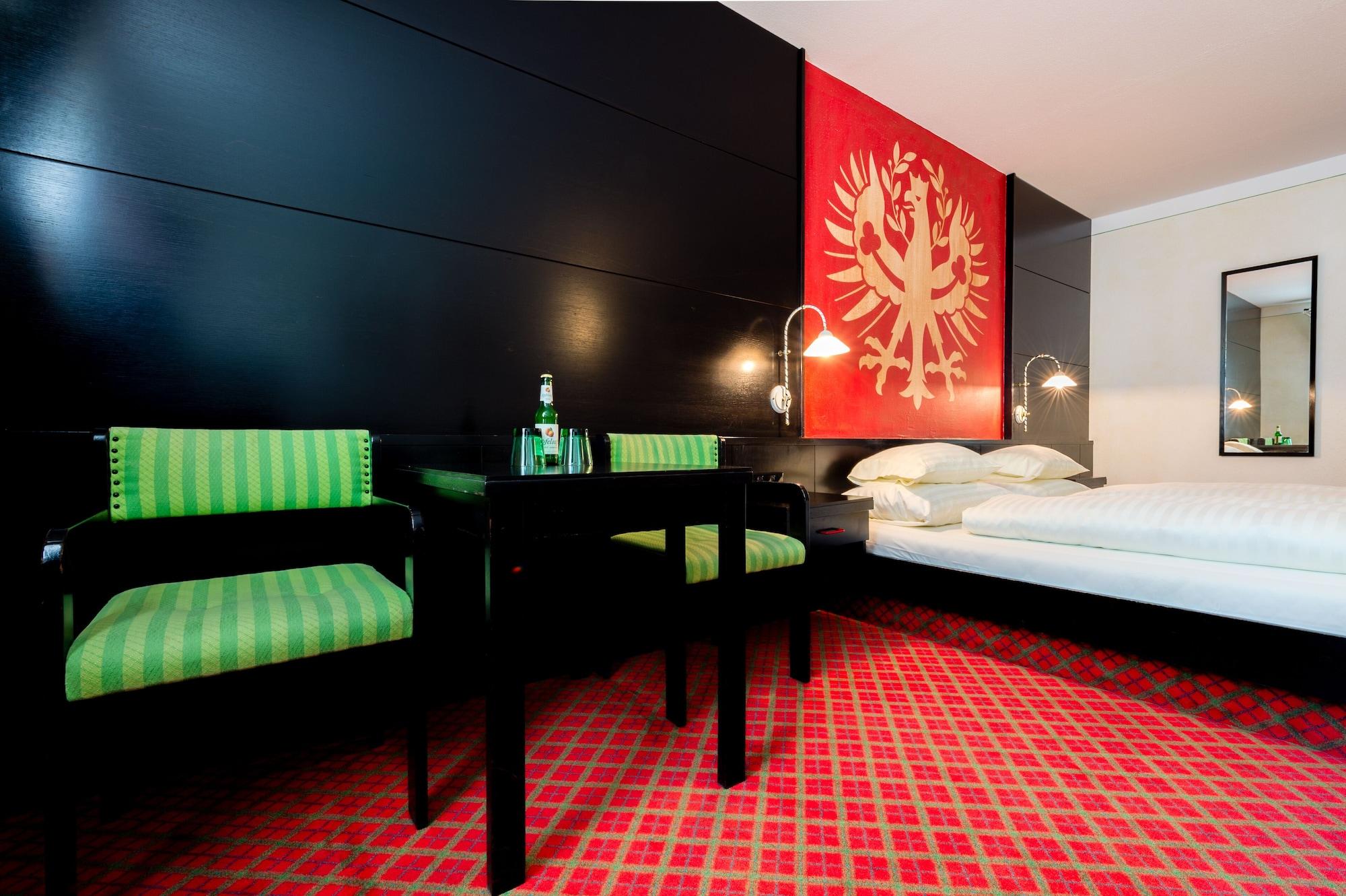 Hotel Schrofenstein Landeck Exterior photo