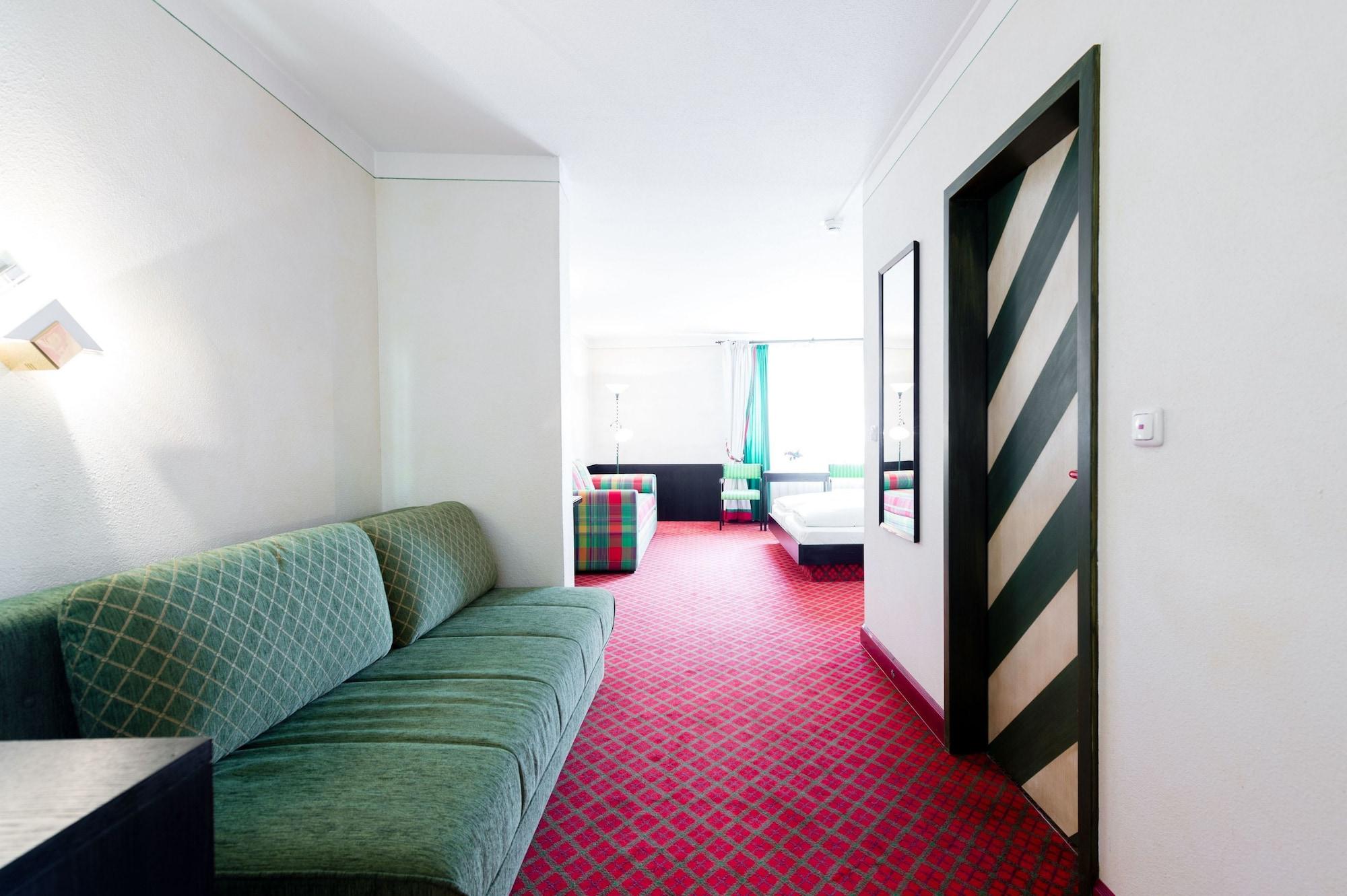 Hotel Schrofenstein Landeck Exterior photo
